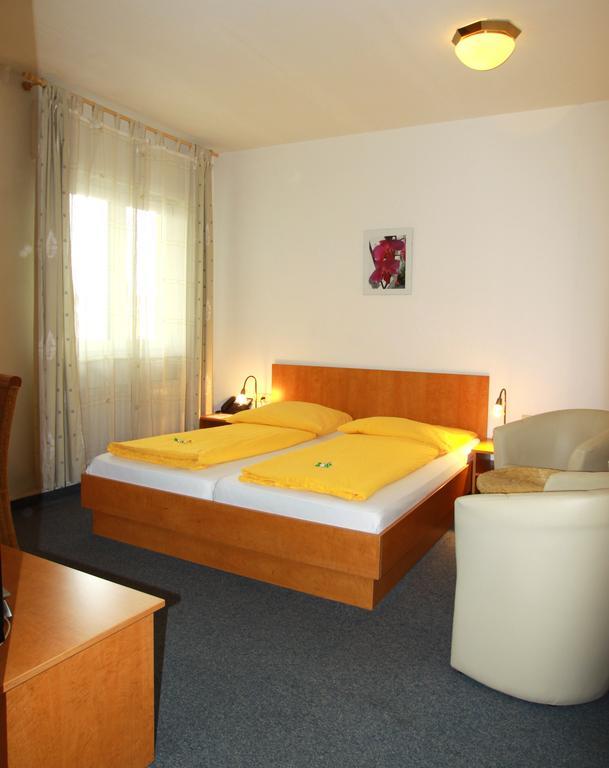 Hotel Goldener Hirsch FDH Quarto foto